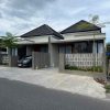 RUMAH CANTIK MODERN KEKINIAN Lokasi strategis di Jalan Kaliurang KM 13 dekat Kampus UII