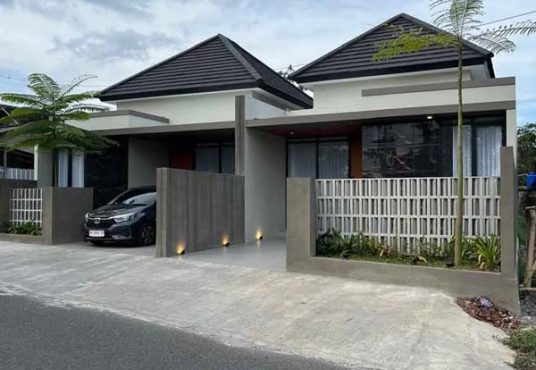 RUMAH CANTIK MODERN KEKINIAN Lokasi strategis di Jalan Kaliurang KM 13 dekat Kampus UII