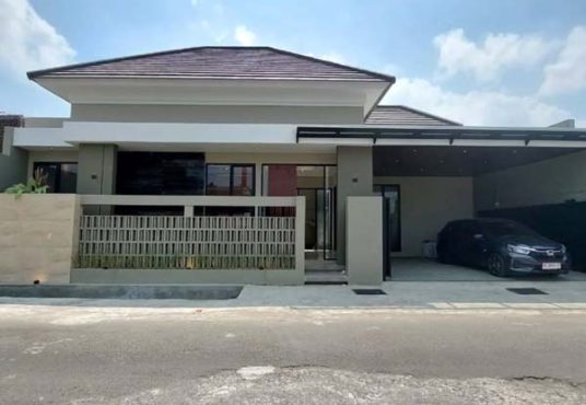 Rumah Baru Desain Industrial Modern Strategis Dekat Pasar Jangkang