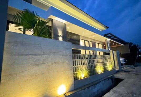 Rumah Baru Desain Industrial Modern Strategis Dekat Pasar Jangkang