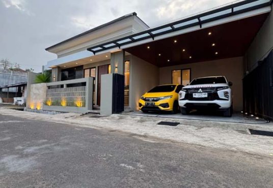 Rumah Baru Desain Industrial Modern Strategis Dekat Pasar Jangkang