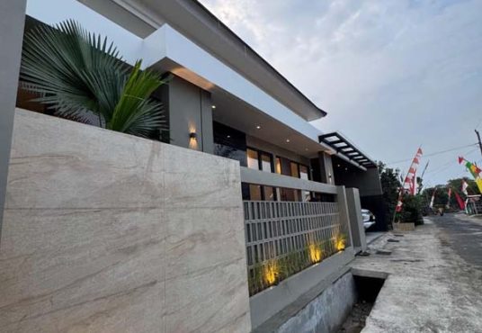 Rumah Baru Desain Industrial Modern Strategis Dekat Pasar Jangkang