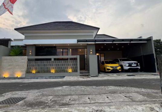 Rumah Baru Desain Industrial Modern Strategis Dekat Pasar Jangkang