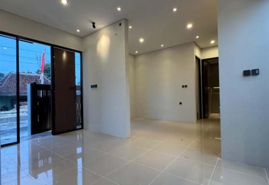 Rumah Baru Desain Industrial Modern Strategis Dekat Pasar Jangkang
