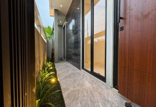 Rumah Baru Desain Industrial Modern Strategis Dekat Pasar Jangkang