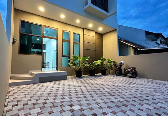 Rumah Mewah 2 Lantai Modern Istimewa di Condong Catur dekat Pakuwon Mall