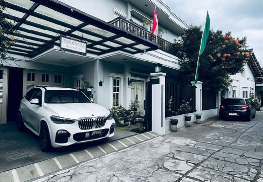RUMAH MEWAH + KOST EKSKLUSIF 10 KAMAR CONDONGCATUR DEKAT UGM
