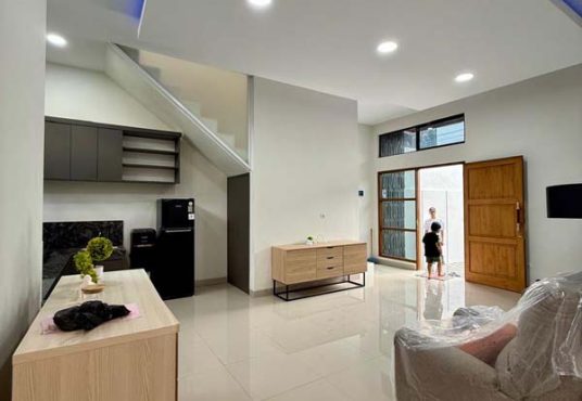 RUMAH MEWAH 2 LANTAI ISTIMEWA DI JALAN PALAGAN DEKAT HOTEL HYATT DAN MONJALI