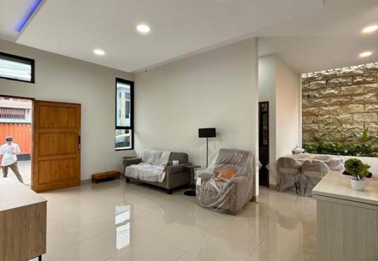RUMAH MEWAH 2 LANTAI ISTIMEWA DI JALAN PALAGAN DEKAT HOTEL HYATT DAN MONJALI