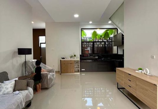 RUMAH MEWAH 2 LANTAI ISTIMEWA DI JALAN PALAGAN DEKAT HOTEL HYATT DAN MONJALI