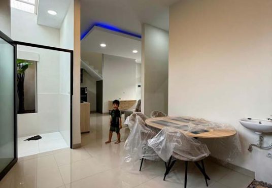 RUMAH MEWAH 2 LANTAI ISTIMEWA DI JALAN PALAGAN DEKAT HOTEL HYATT DAN MONJALI