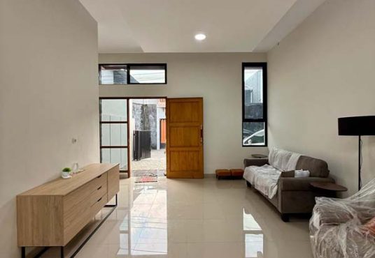 RUMAH MEWAH 2 LANTAI ISTIMEWA DI JALAN PALAGAN DEKAT HOTEL HYATT DAN MONJALI