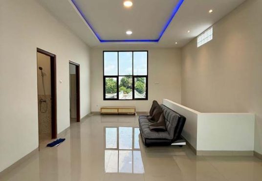 RUMAH MEWAH 2 LANTAI ISTIMEWA DI JALAN PALAGAN DEKAT HOTEL HYATT DAN MONJALI