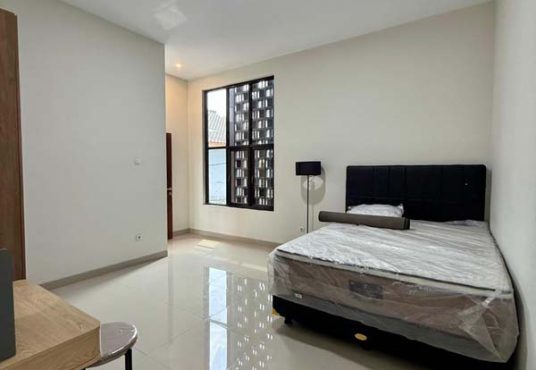 RUMAH MEWAH 2 LANTAI ISTIMEWA DI JALAN PALAGAN DEKAT HOTEL HYATT DAN MONJALI