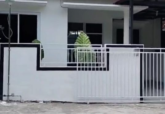 VILLA MEWAH DI BERBAH SIAP HUNI KOLAM RENANG PRIBADI