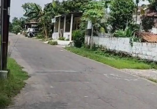 VILLA MEWAH DI BERBAH SIAP HUNI KOLAM RENANG PRIBADI
