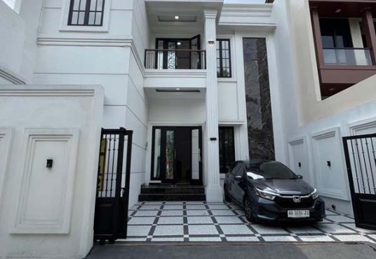 Rumah Mewah Klasik 2 Lantai Pogung dekat Kampus UGM