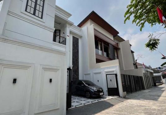Rumah Mewah Klasik 2 Lantai Pogung dekat Kampus UGM