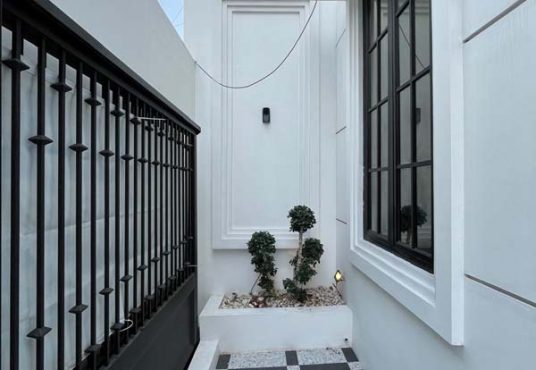 Rumah Mewah Klasik 2 Lantai Pogung dekat Kampus UGM