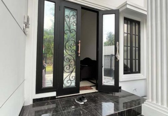 Rumah Mewah Klasik 2 Lantai Pogung dekat Kampus UGM