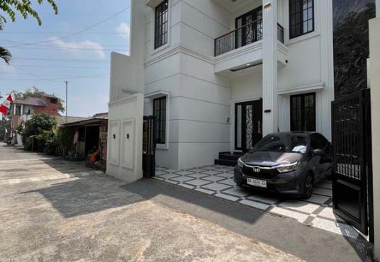 Rumah Mewah Klasik 2 Lantai Pogung dekat Kampus UGM