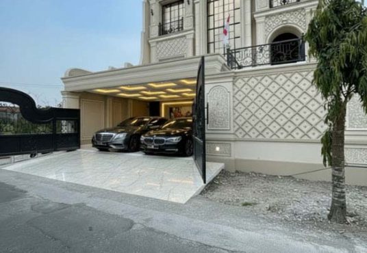Rumah Mewah Lux 3 Lantai dekat Pusat Kota Jogja