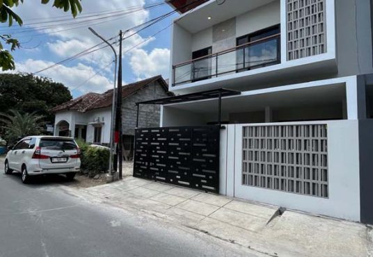 Rumah 2 lantai Siap Huni Jakal km 8 dekat UGM
