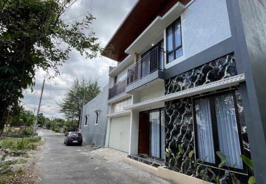 Rumah Mewah 2 Lantai Kontemporer di Jl. Kaliurang Km 13 dekat Kampus UII