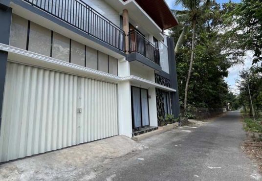 Rumah Mewah 2 Lantai Kontemporer di Jl. Kaliurang Km 13 dekat Kampus UII