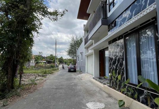 Rumah Mewah 2 Lantai Kontemporer di Jl. Kaliurang Km 13 dekat Kampus UII