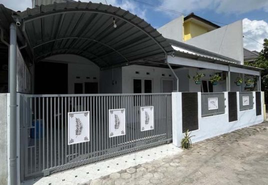 RUMAH CANTIK TERAWAT LIKE NEW JALAN KALIURANG KM 8.5 DEKAT UGM