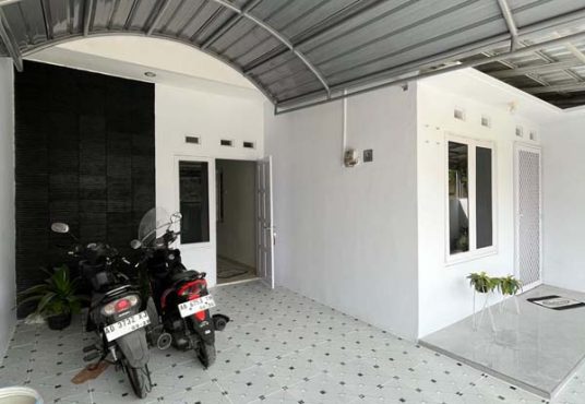 RUMAH CANTIK TERAWAT LIKE NEW JALAN KALIURANG KM 8.5 DEKAT UGM