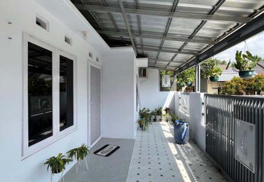 RUMAH CANTIK TERAWAT LIKE NEW JALAN KALIURANG KM 8.5 DEKAT UGM
