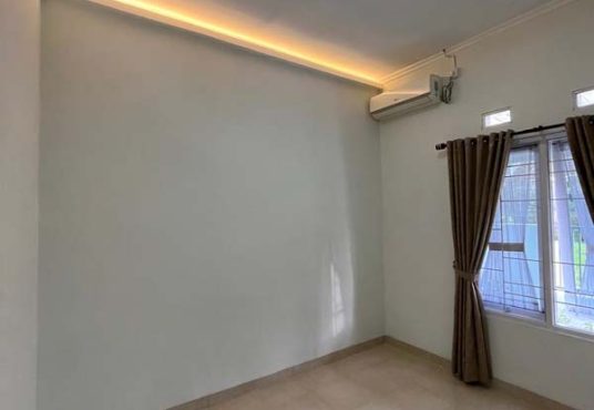RUMAH CANTIK TERAWAT LIKE NEW JALAN KALIURANG KM 8.5 DEKAT UGM