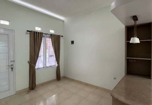 RUMAH CANTIK TERAWAT LIKE NEW JALAN KALIURANG KM 8.5 DEKAT UGM