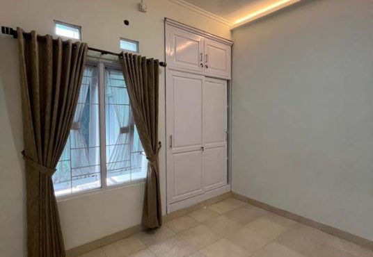 RUMAH CANTIK TERAWAT LIKE NEW JALAN KALIURANG KM 8.5 DEKAT UGM