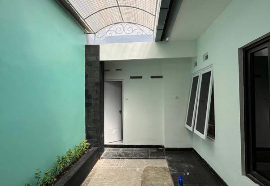 RUMAH CANTIK TERAWAT LIKE NEW JALAN KALIURANG KM 8.5 DEKAT UGM