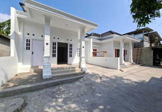 Rumah murah klasik-modern imut di Imogiri Barat