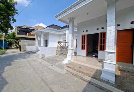 Rumah murah klasik-modern imut di Imogiri Barat