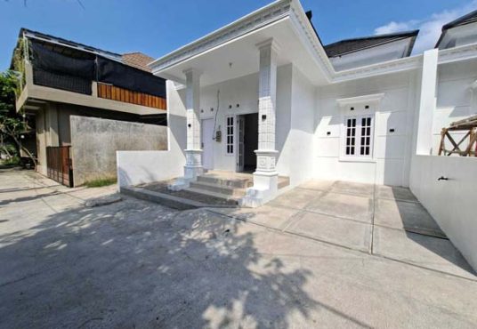 Rumah murah klasik-modern imut di Imogiri Barat