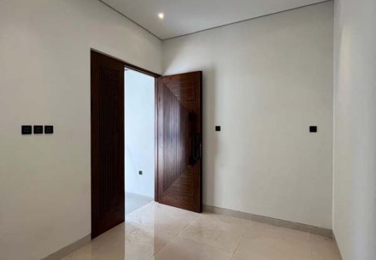 Rumah Mewah 2 Lantai Kontemporer Kolam Renang Jl. Palagan Dekat Kampus UGM