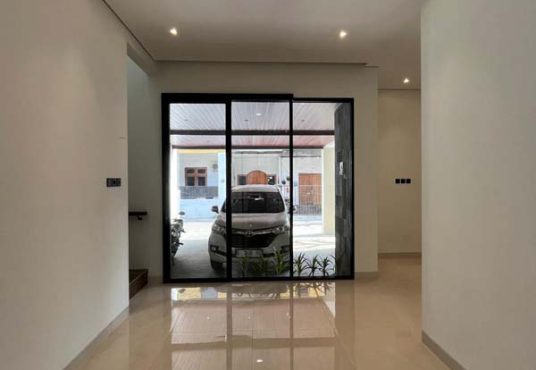 Rumah Mewah 2 Lantai Kontemporer Kolam Renang Jl. Palagan Dekat Kampus UGM