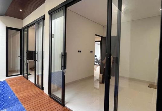 Rumah Mewah 2 Lantai Kontemporer Kolam Renang Jl. Palagan Dekat Kampus UGM
