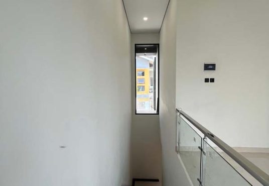 Rumah Mewah 2 Lantai Kontemporer Kolam Renang Jl. Palagan Dekat Kampus UGM