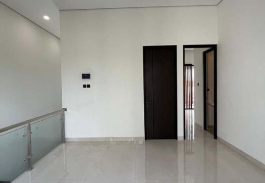 Rumah Mewah 2 Lantai Kontemporer Kolam Renang Jl. Palagan Dekat Kampus UGM