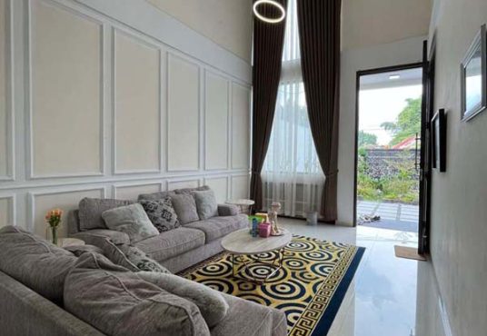 Rumah Mewah Luas Kolam Renang dekat RSA UGM