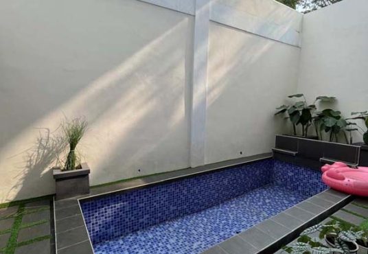 Rumah Mewah Luas Kolam Renang dekat RSA UGM