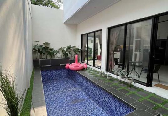 Rumah Mewah Luas Kolam Renang dekat RSA UGM