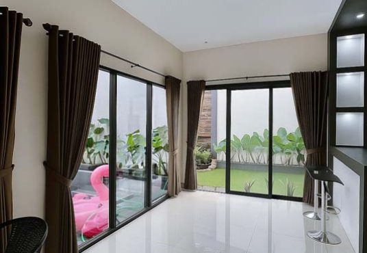 Rumah Mewah Luas Kolam Renang dekat RSA UGM