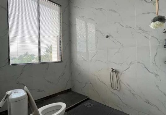 Rumah Mewah Luas Kolam Renang dekat RSA UGM